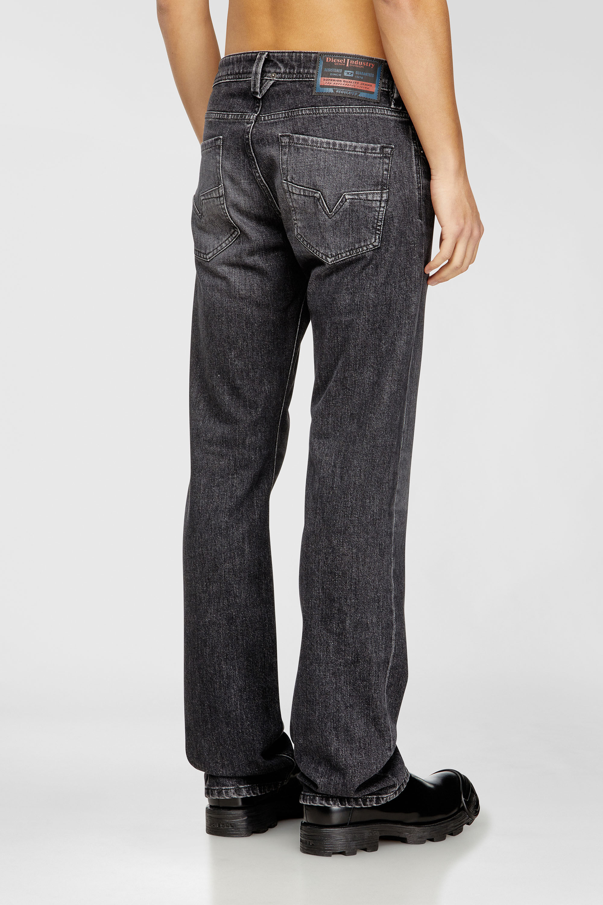 Diesel - Man's Regular Jeans 1985 Larkee 09N49, Grey - 3
