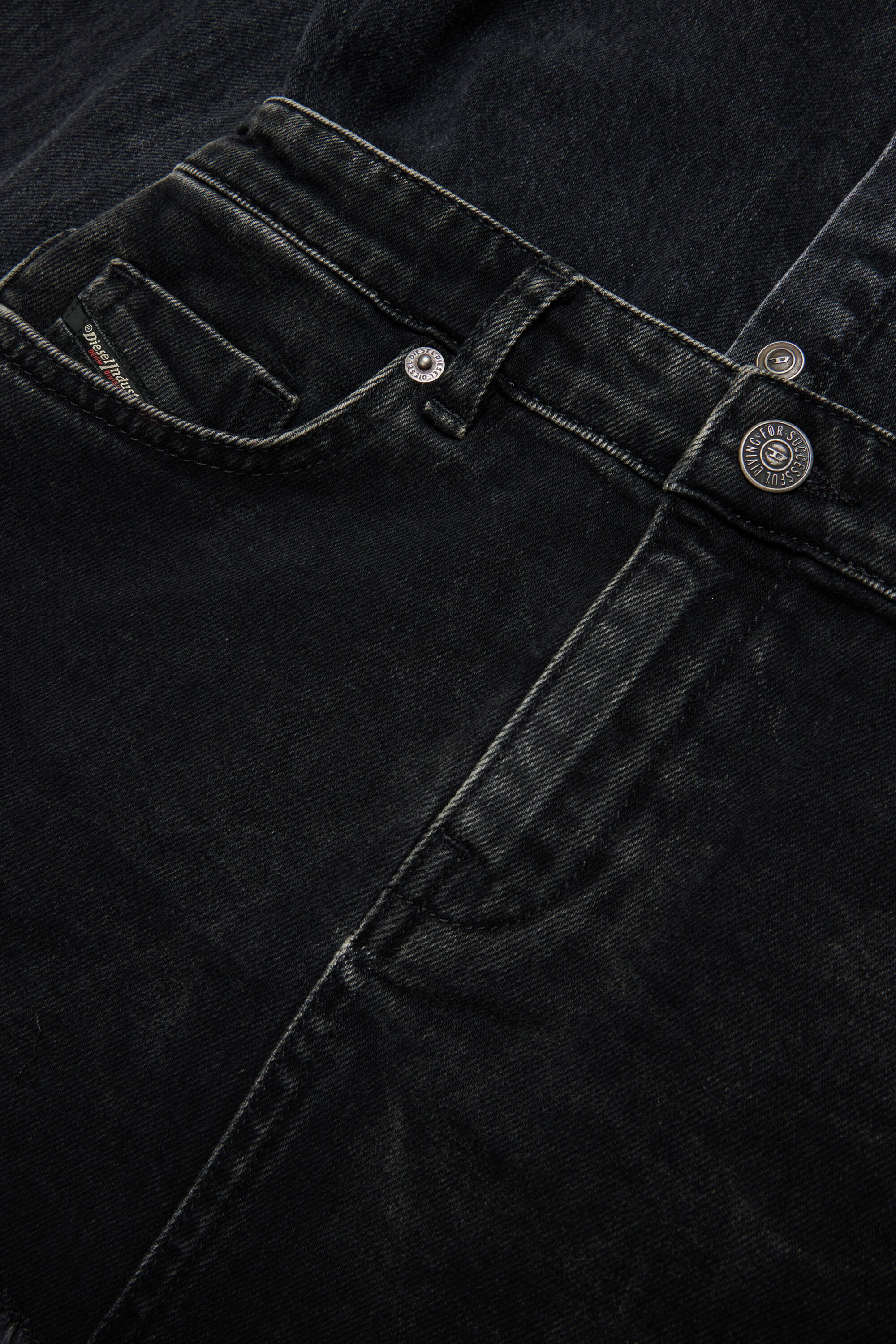 DESSY, Black