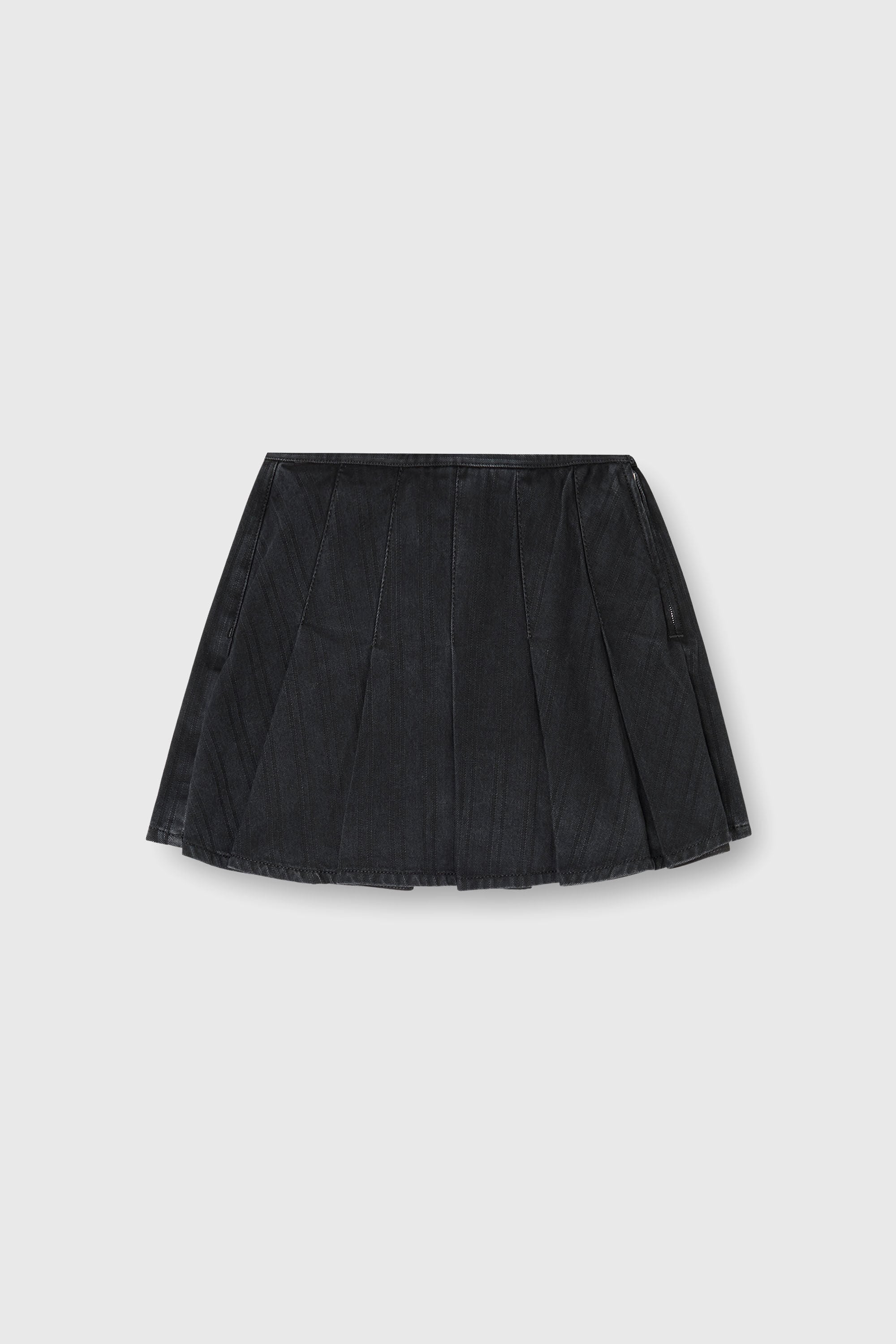 Diesel - DE-SHERO, Woman's Pleated skort in pinstriped denim in Black - 2