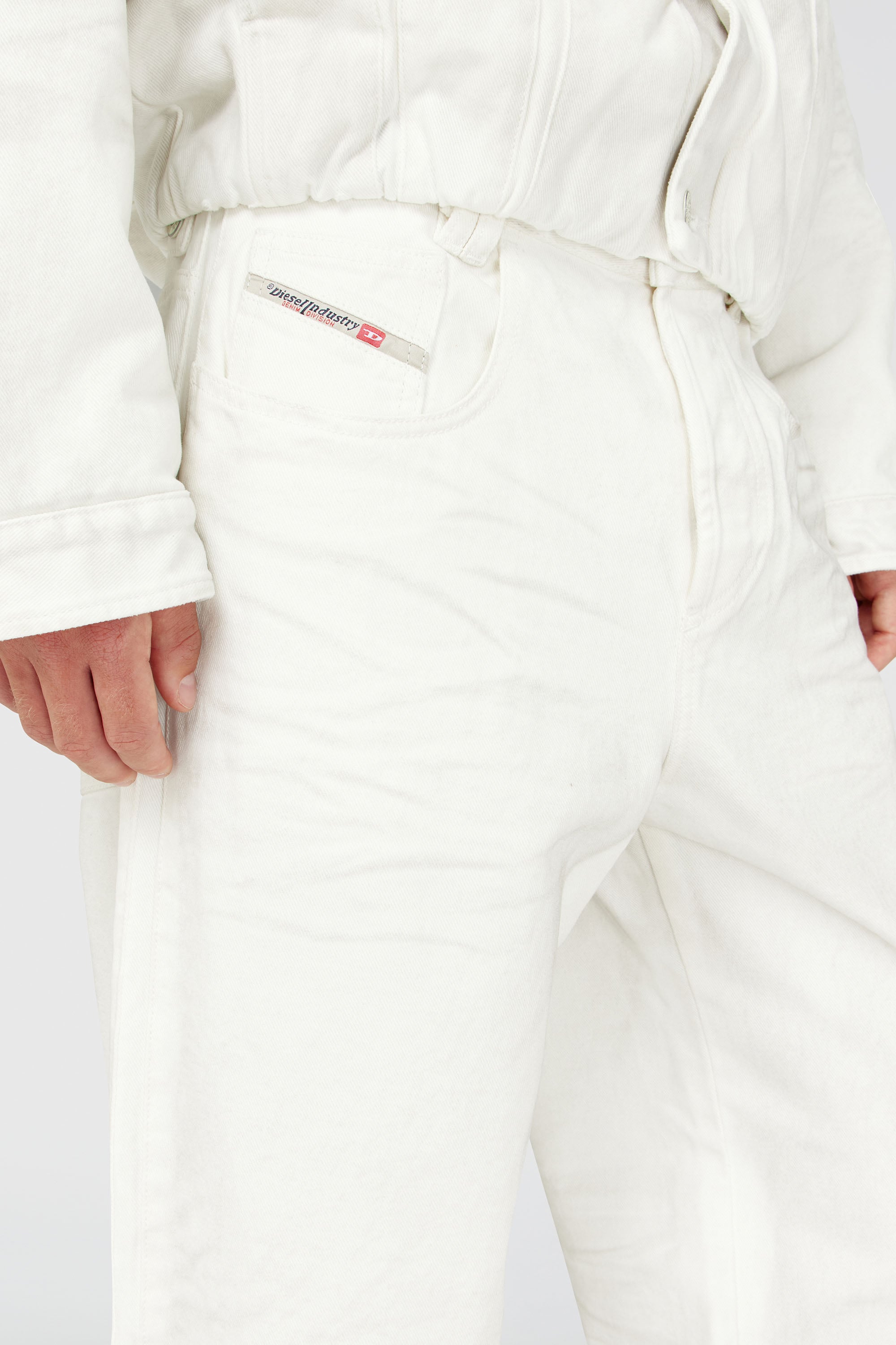 Diesel - Unisex's Relaxed Jeans 1982 D-Hakou 007GG, White - 9