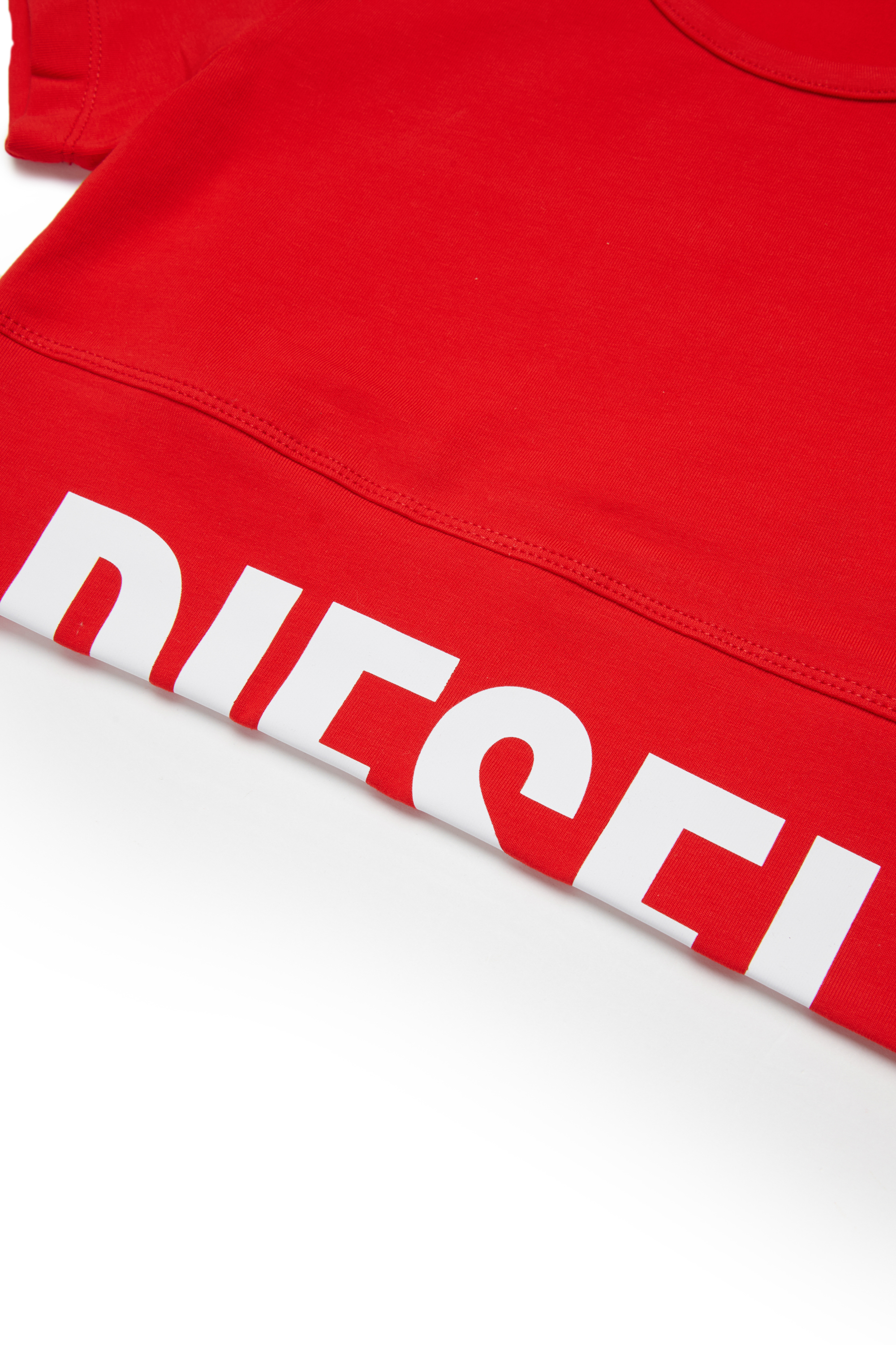 TCEFY, Red