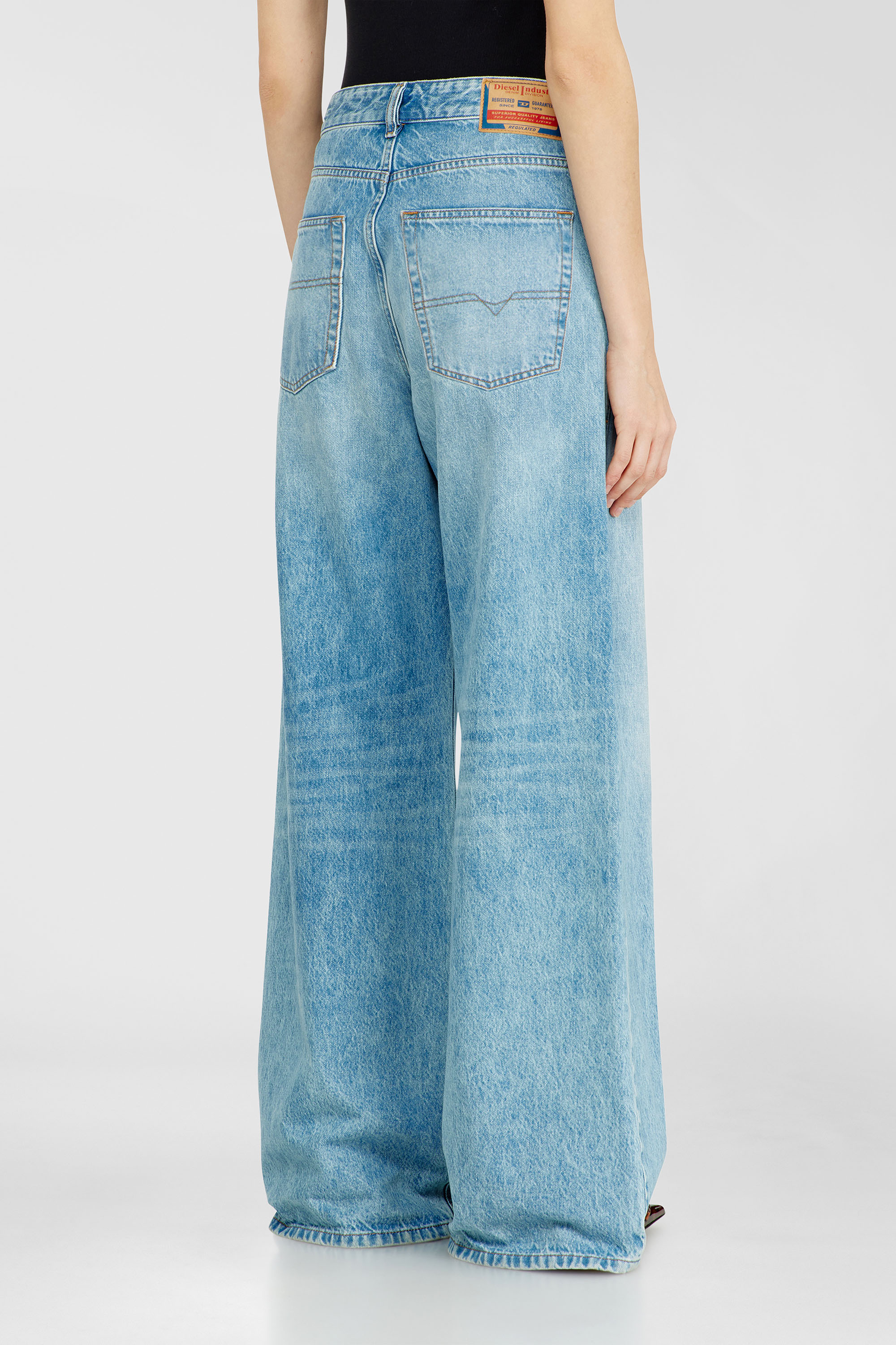 Diesel - Unisex's Relaxed Jeans 1996 D-Sire 09I29, Light Blue - 5