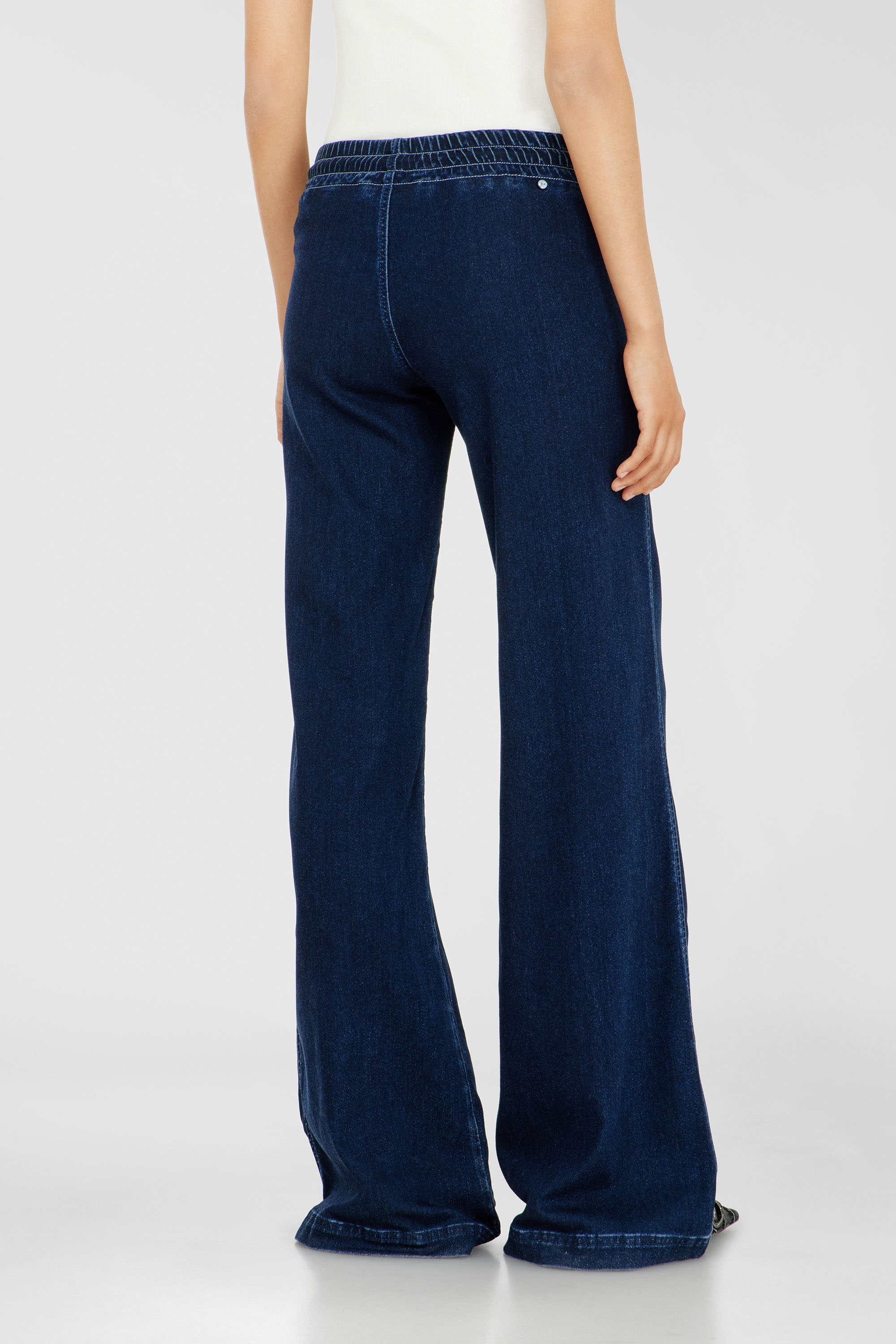 Diesel - Woman's Relaxed 2078 D-Ainty Joggjeans&reg; 09P96, Dark Blue - 3