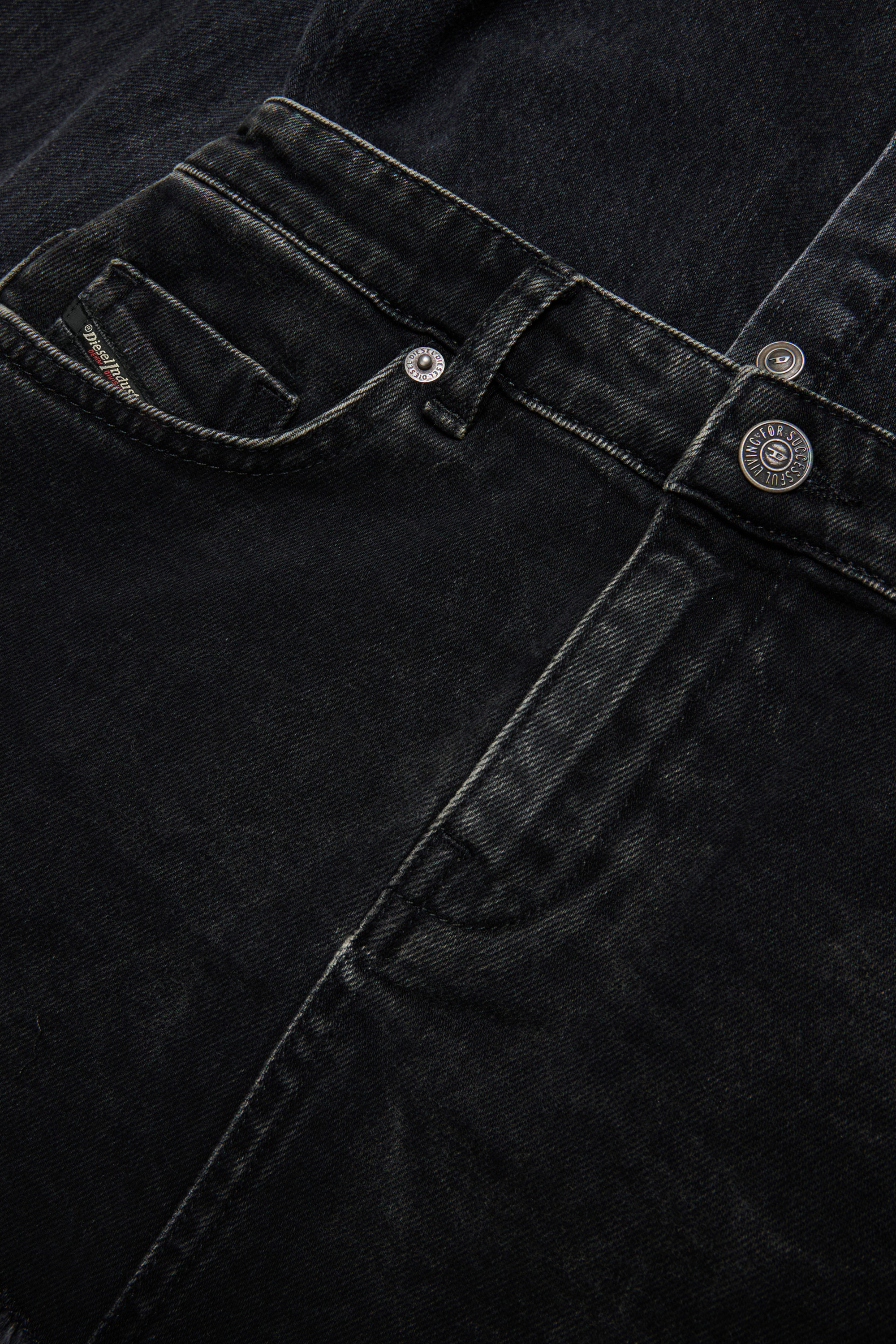 DESSY, Black