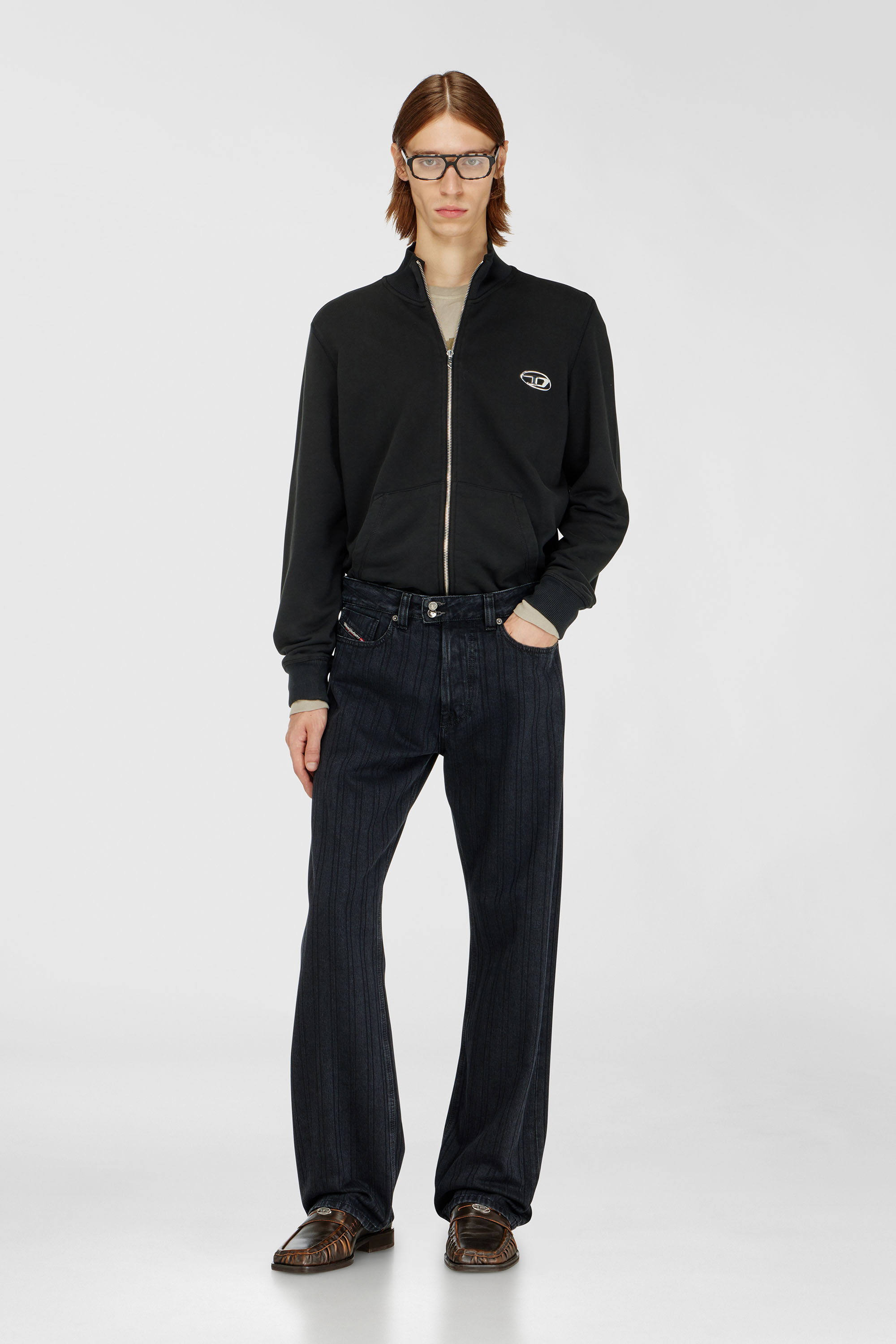 Wweatshirt with mock neck and metallic Oval D