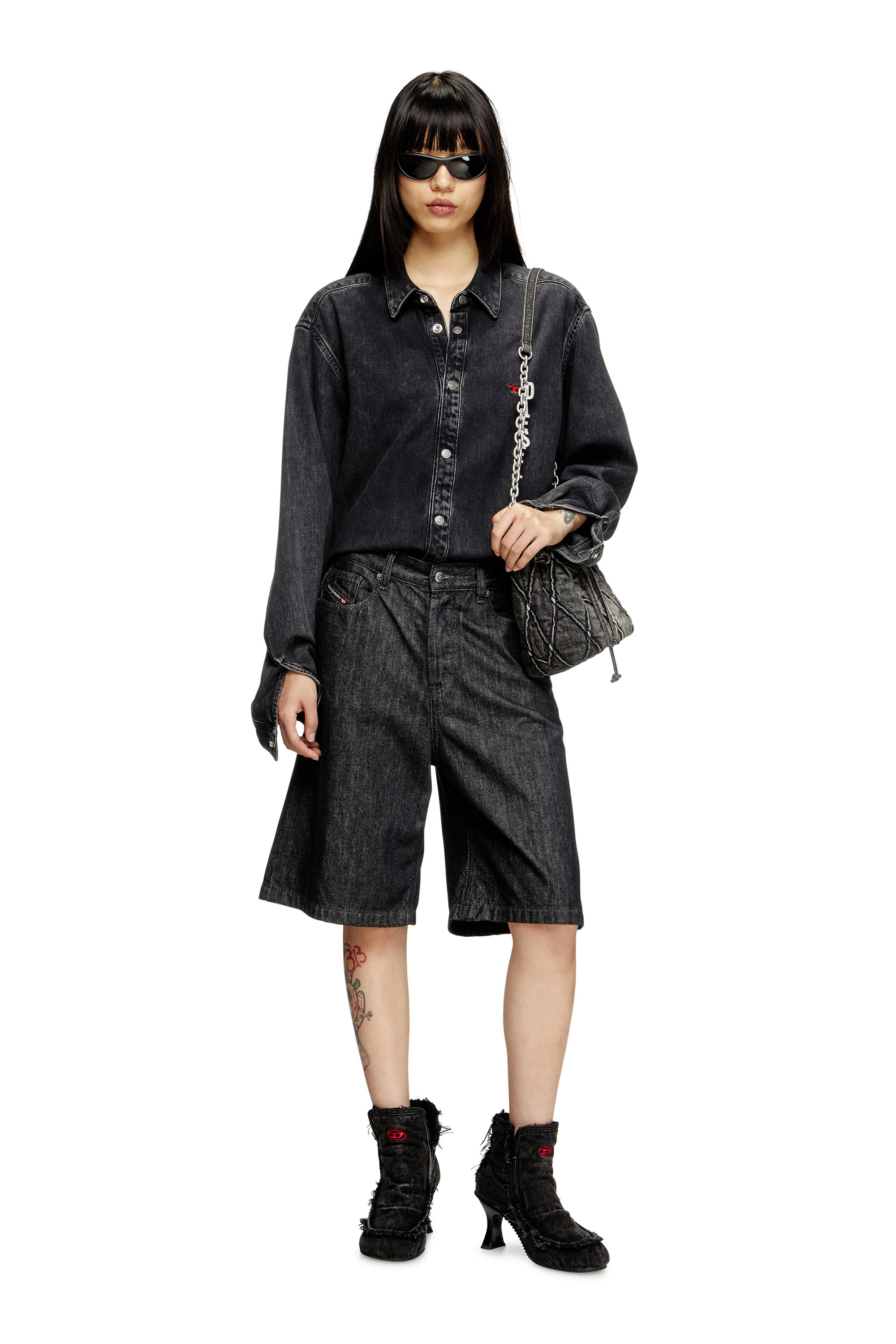 Diesel - DE-SIRE-SHORT, Woman's Shorts in rinse-wash denim in Black - 2