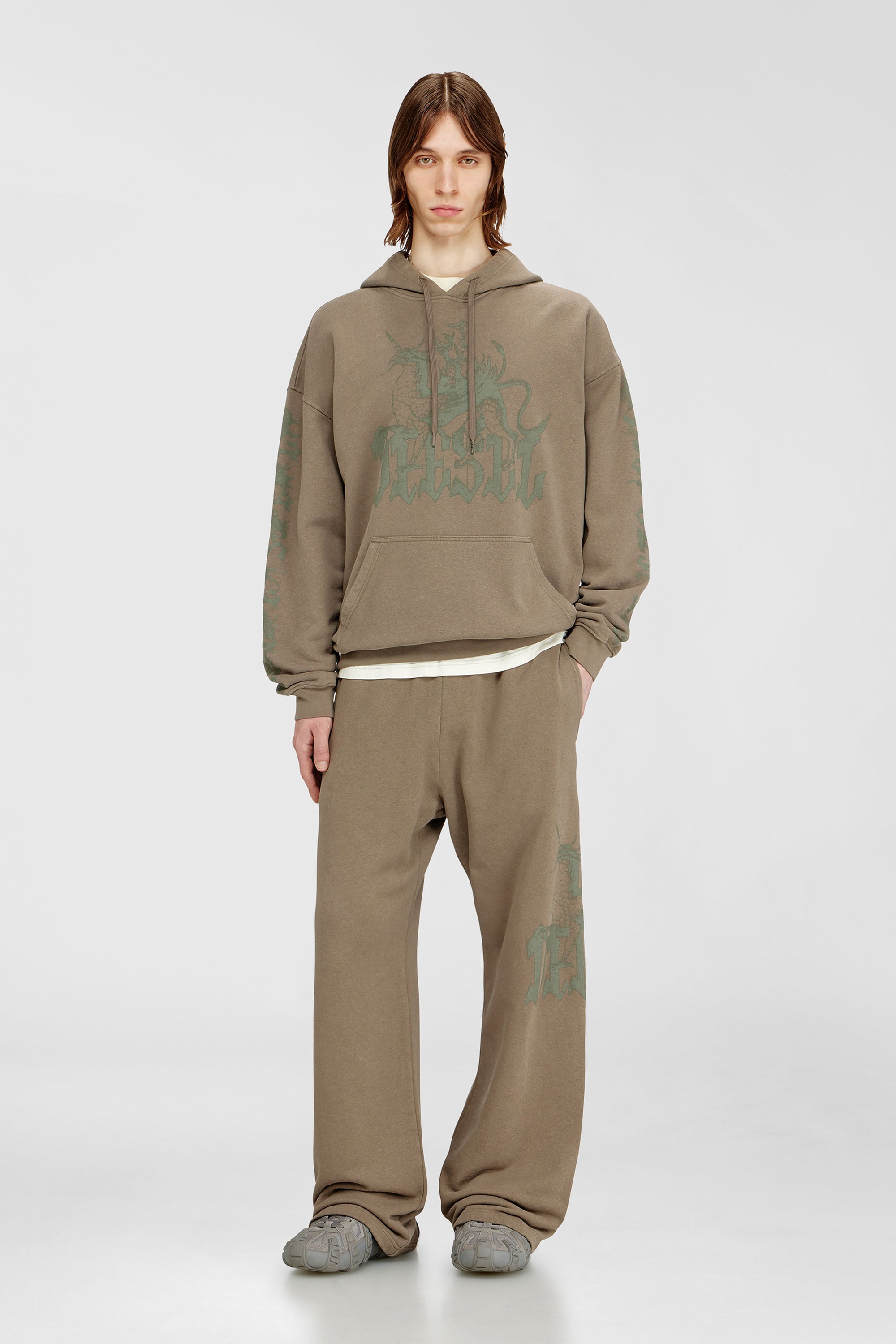 Diesel - P-GRO, Man's Treated pants with logo print in Brown - 1