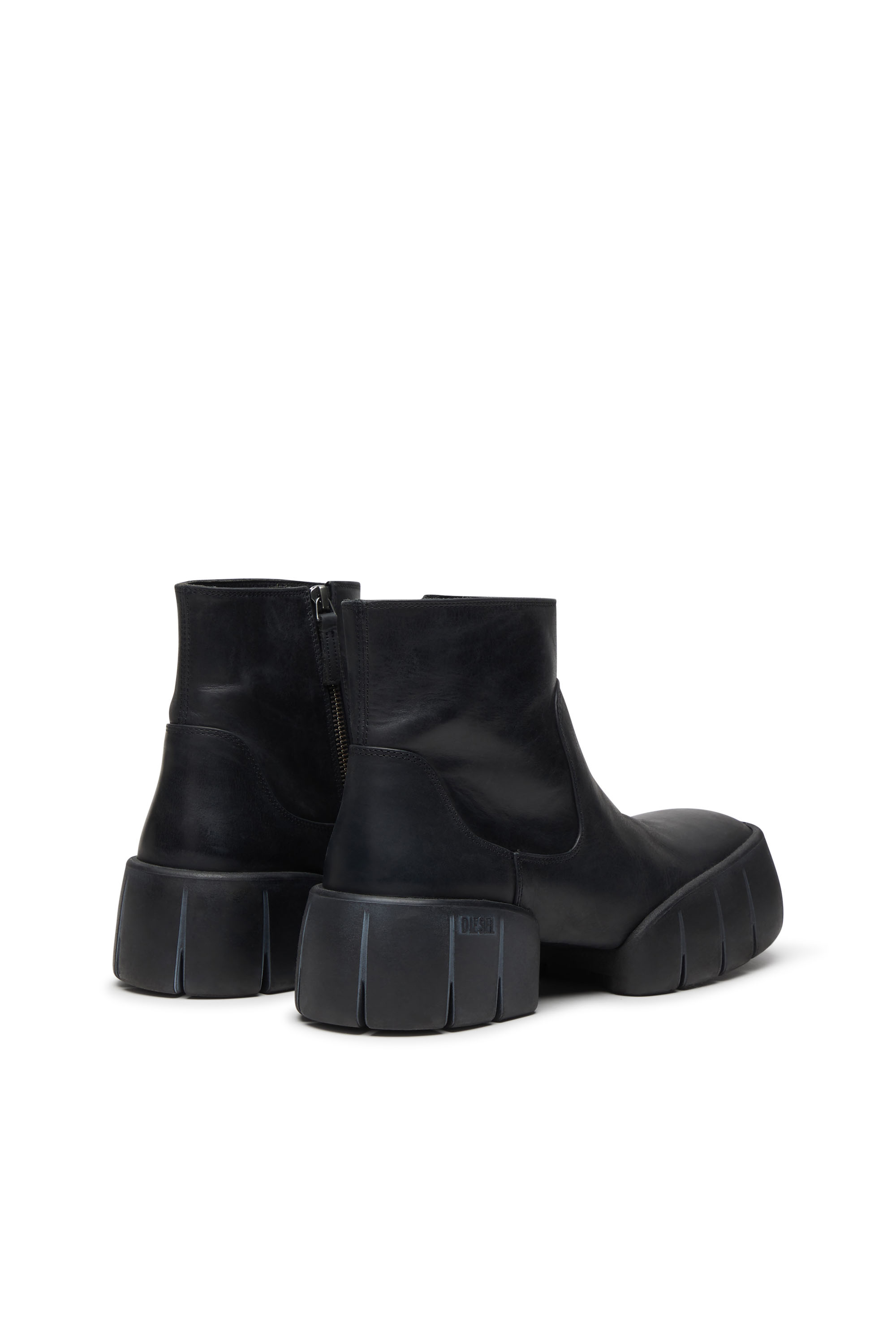 Diesel - D-TEX BT, Man's D-Tex-Oiled leather ankle boots with split sole in Black - 4